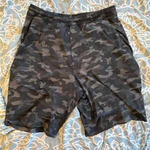 Lululemon Large 9” Pace Breaker Linerless Black Camo